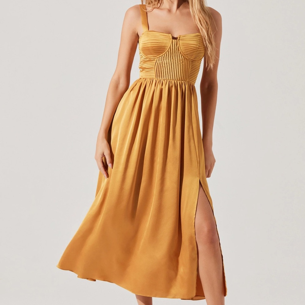 Astr the Label Gold Pleated Midi Dress NWT